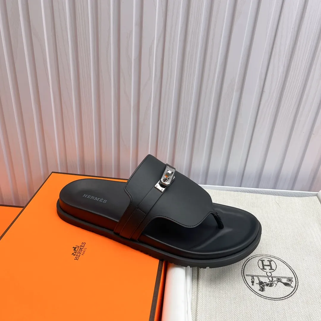 👟👟Ex-factory price 480👟👟 High version of Hermes 🐎The extremely popular couple's second uncle slippers/the latest snake print sandals and slippers, paired with various colorful socks, so trendy!  ———————— Upper: imported cowhide/Lining: imported cowhide Outsole: Tpu non-slip and wear-resistant outsole Female 36-46.
